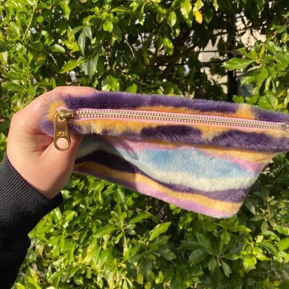 NWOT Ugg Medium Zip Mural Pouch - Picture 2 of 7